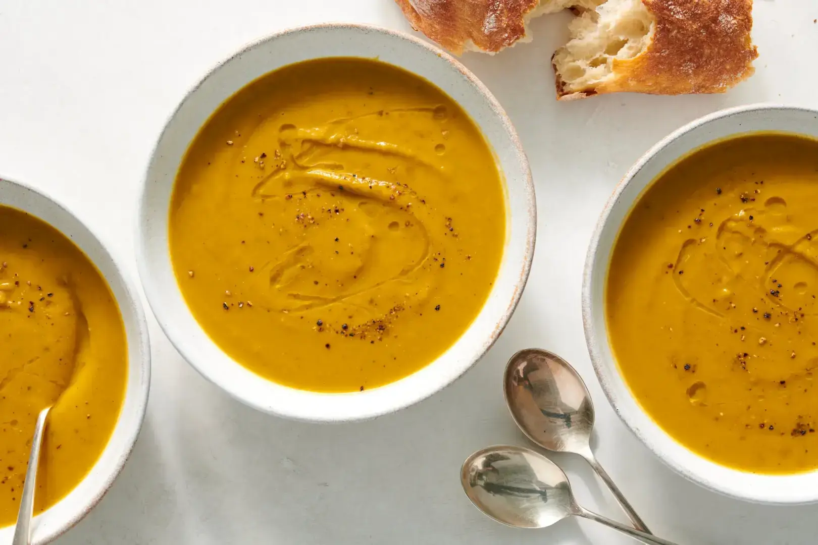 Семья Микеле Плачидо обожает этот нежный суп.