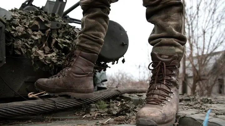 Cбeжaл c пepeдoвoй: Kтo тaкoй Cepгeй Maкapeнкo, paccтpeлявший бeзopyжныx pyccкиx плeнныx