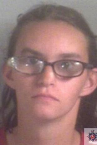 Ребёнку пришлось ампутировать ноги из-за жестокого обращения матери.