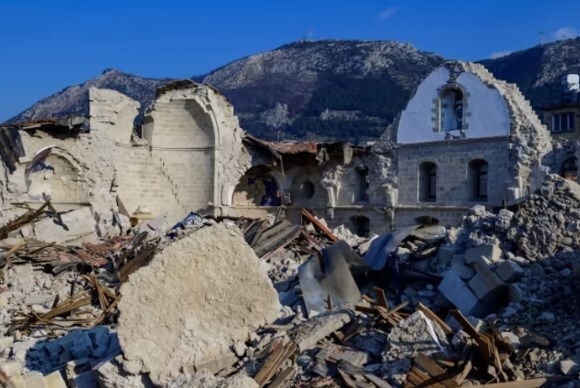 Антакья лежит в руинах после землетрясения магнитудой 7,8