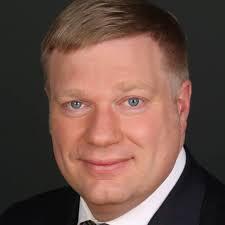 Адвокат Дональда Трампа высмеял странную папку с документами.