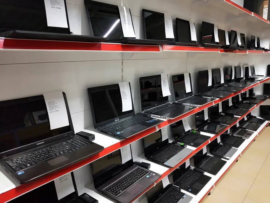 Перестарались... Склады российских продавцов электроники переполнены ноутбуками западных брендов