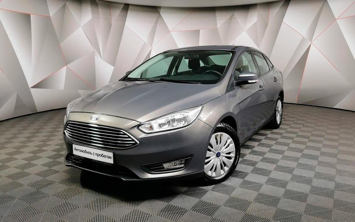 "Топ самых популярных подержанных автомобилей в Москве и Санкт-Петербурге"