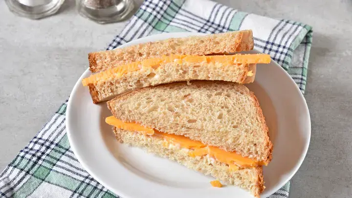 Самые странные законы Америки включают правила, запрещающие одеваться монахинями, есть лягушек и многое другое.