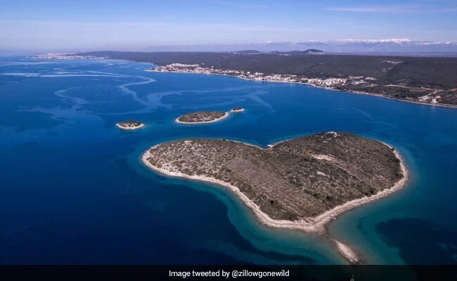 Часть острова в форме сердца в Хорватии, где продается вечеринка Джеффа Безоса и Бейонсе
