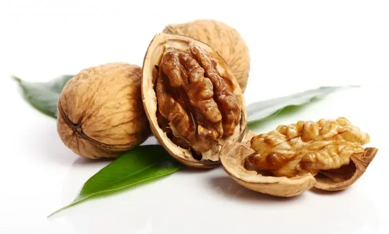 Съешьте 40 г грецких орехов, чтобы повысить уровень серотонина и оказать положительное влияние на сердце.