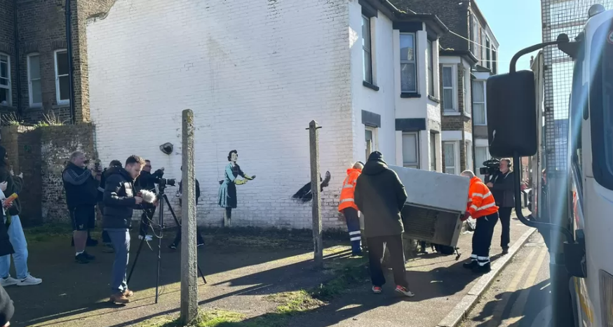 Арт-объект Бэнкси Маргейта, посвященный Дню святого Валентина, удалили за несколько часов