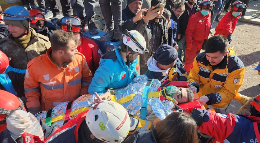 Выживших после землетрясения извлекли из-под обломков спустя почти 200 часов