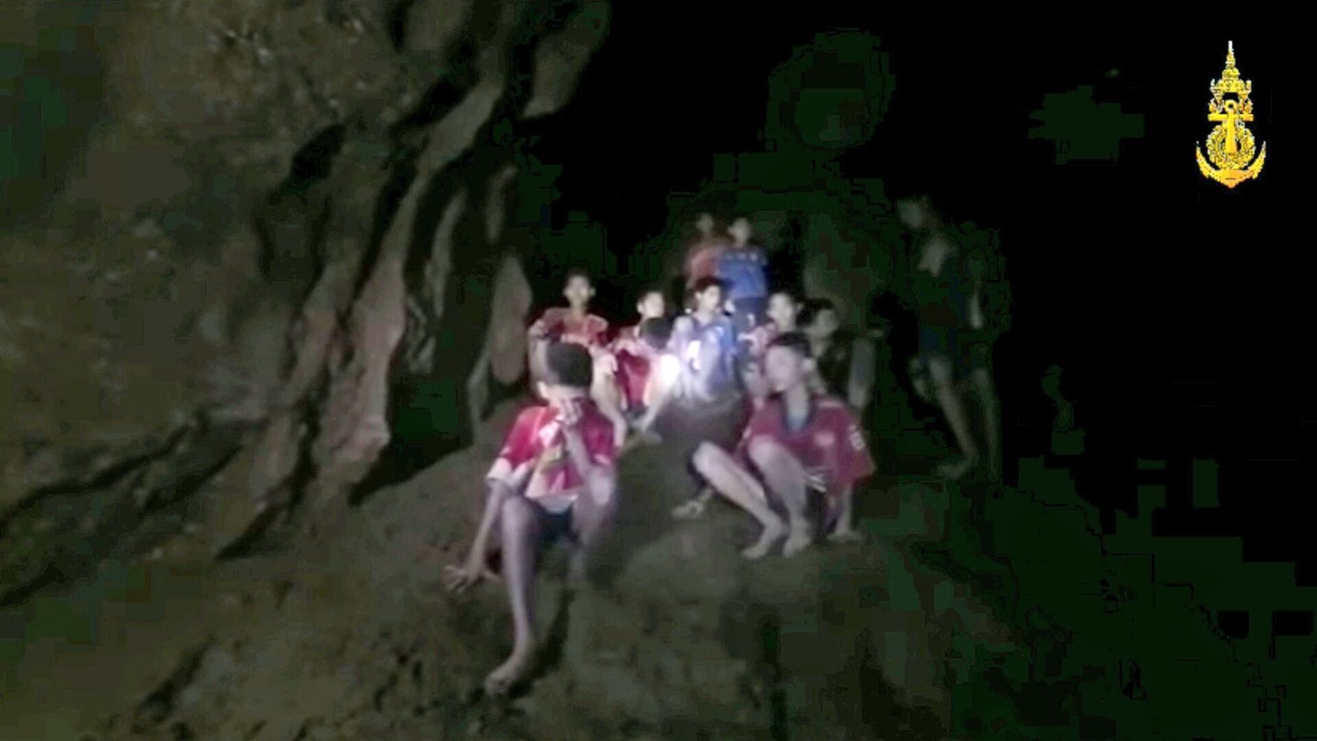 Капитан футбольной команды мальчиков, спасенных из тайской пещеры в 2018 году, скончался в Великобритании