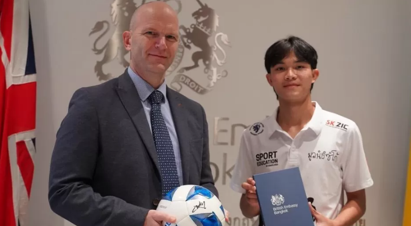 Спасение в тайской пещере: Дуангпетч Промтхеп, капитан «Диких кабанов», умер в Великобритании