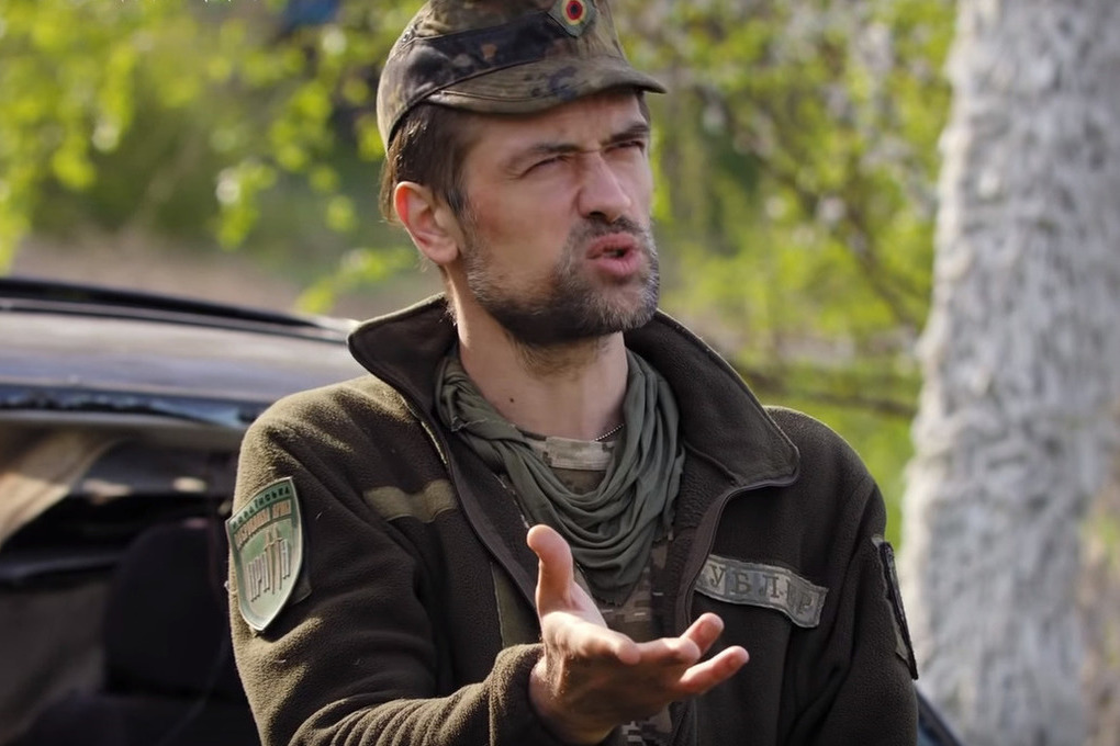 Бывший актер.