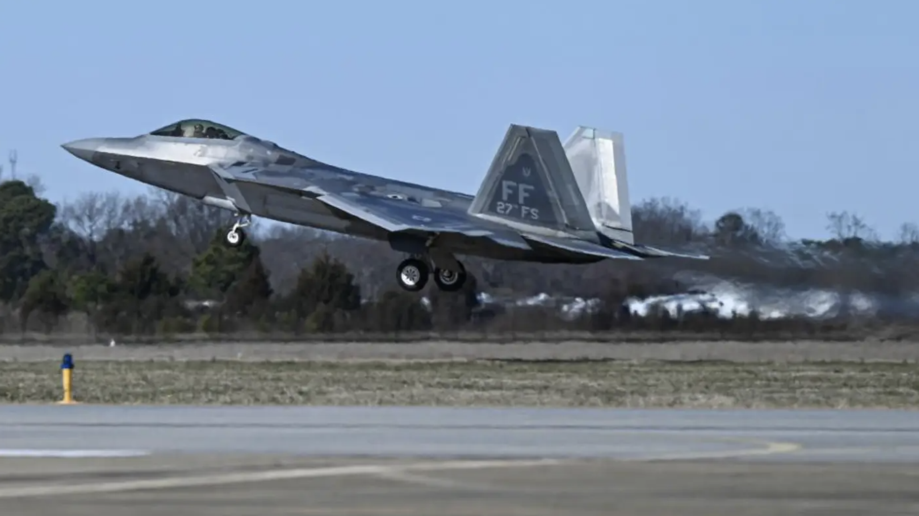 Белый дом информирует губернаторов, что "тысячи" НЛО не являются внеземными, а могут быть воздушными шарами со стоянок подержанных автомобилей