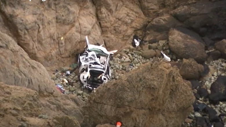 Двое детей и их родители были спасены после того, как Tesla упала с 70-метровой скалы.