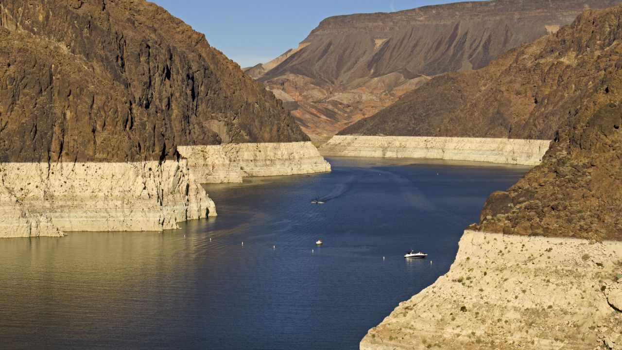 Водохранилища америки. Озеро МИД засуха. Водохранилища. Водохранилище Америка. Озеро МИД 2022.