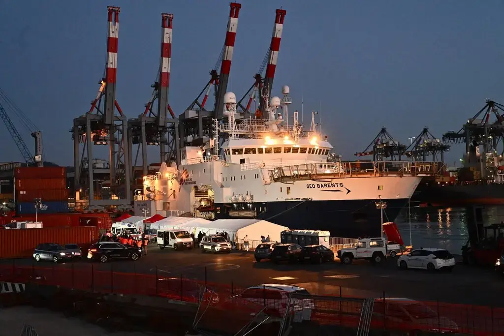 Лидер крайне правых Италии раздражает Европу, играя в основном хорошо