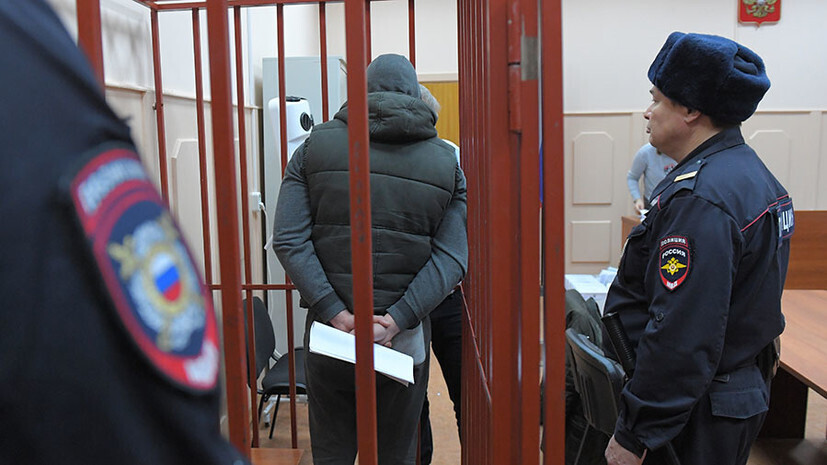 Полицейского осудили за угрозы подкинуть наркотики работникам