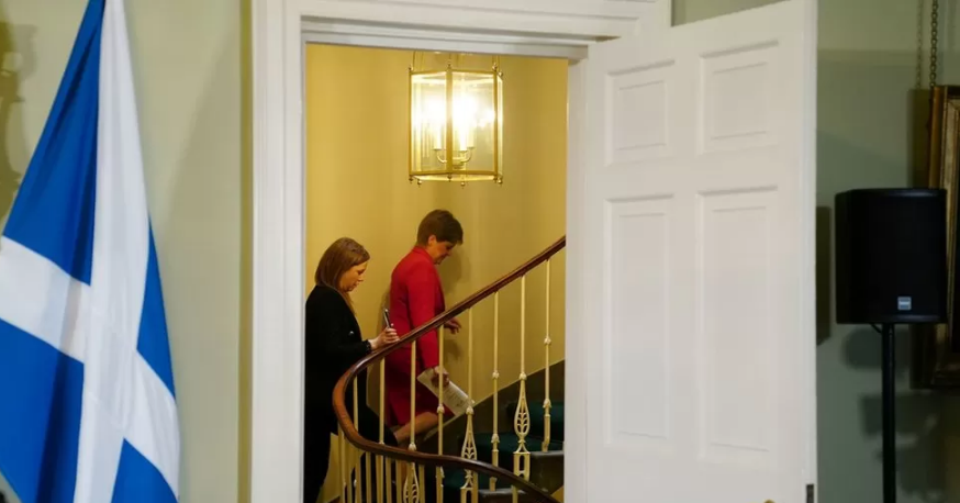 Никола Стерджен говорит, что пришло время уйти в отставку с поста первого министра Шотландии