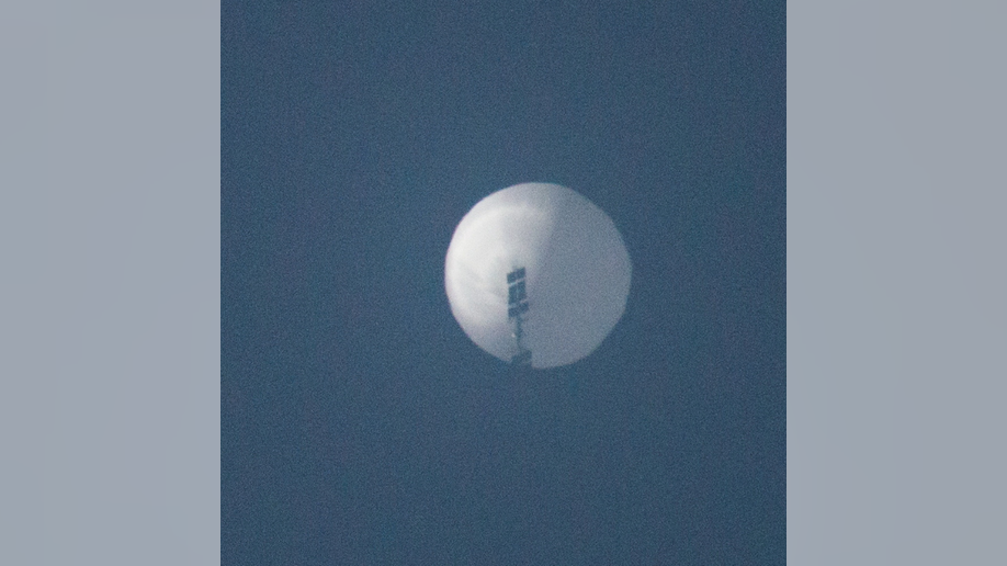 Белый дом информирует губернаторов, что "тысячи" НЛО не являются внеземными, а могут быть воздушными шарами со стоянок подержанных автомобилей