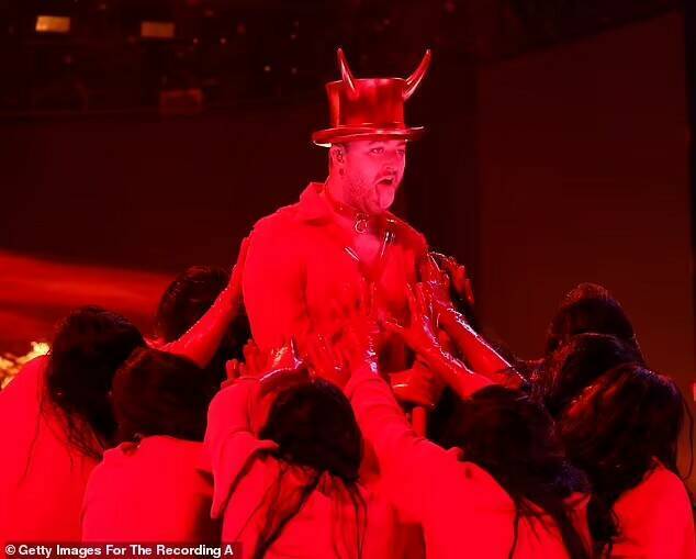 Непристойное выступление британца Сэма Смита вызвало более 100 жалоб