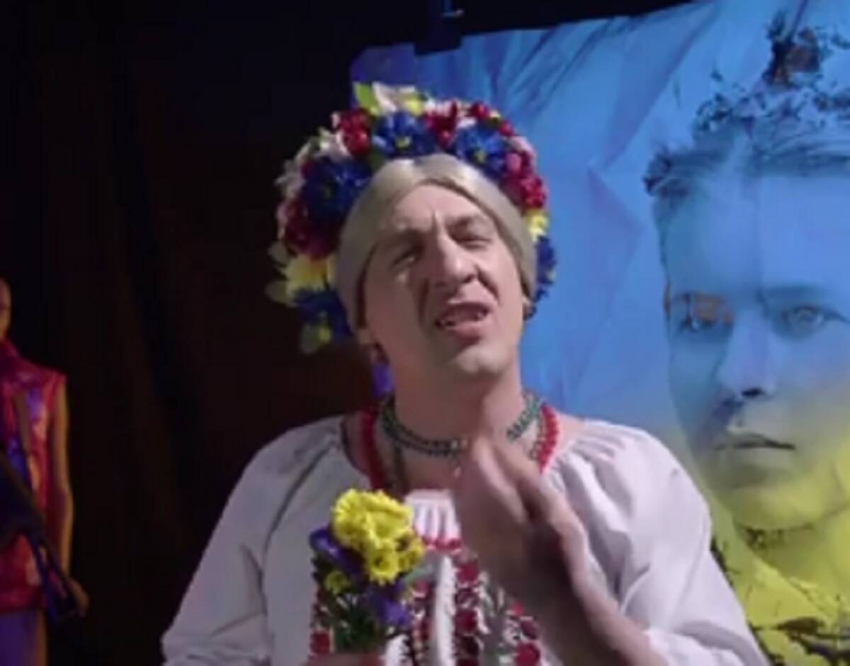 Пипец. Как вам дивчина?