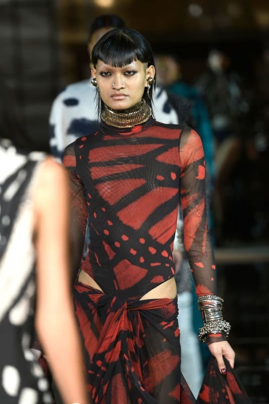 На Неделе моды в Нью-Йорке новые коллекции представляли собой сочетание практичности и причудливости.