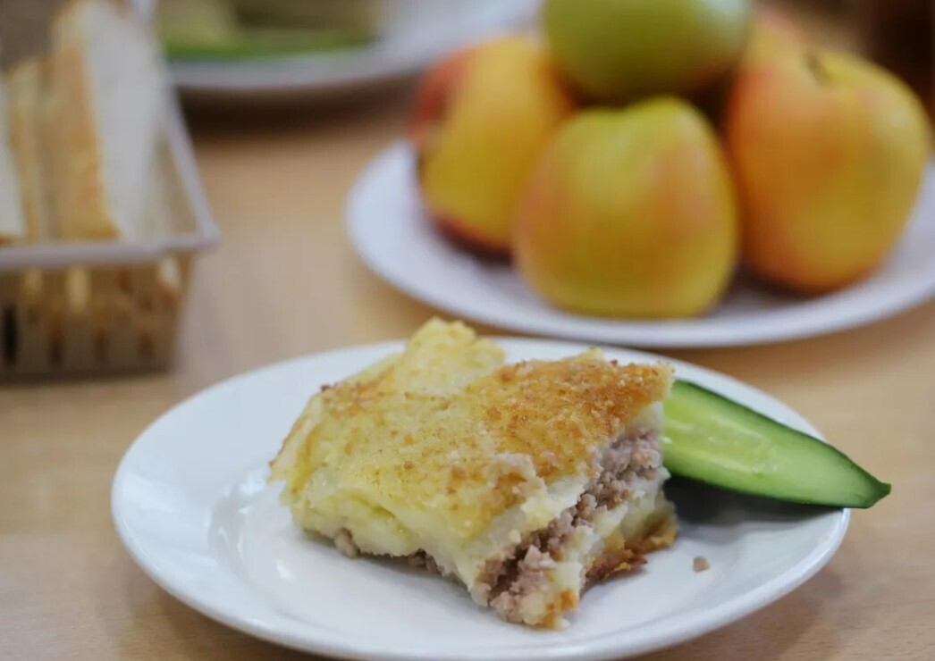 Следственная проверка в школе Тюмени из-за учителя, лишившего детей еды.