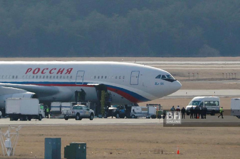 Российский самолет катапультирует дипломатов, обвиненных США в нашептывании