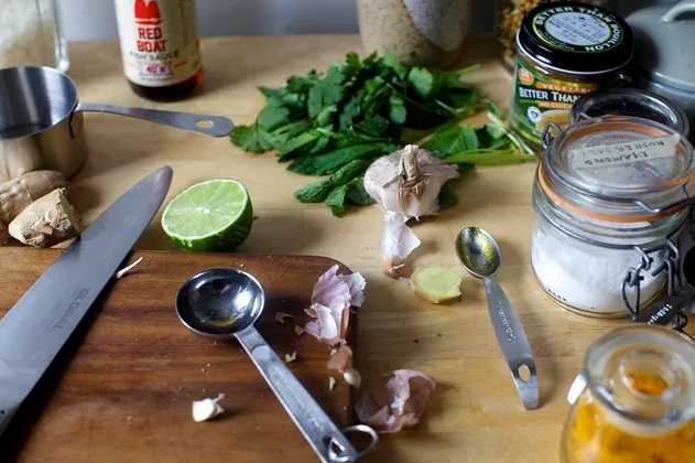 Фрикадельки тушеные имбирные в кокосовом бульоне