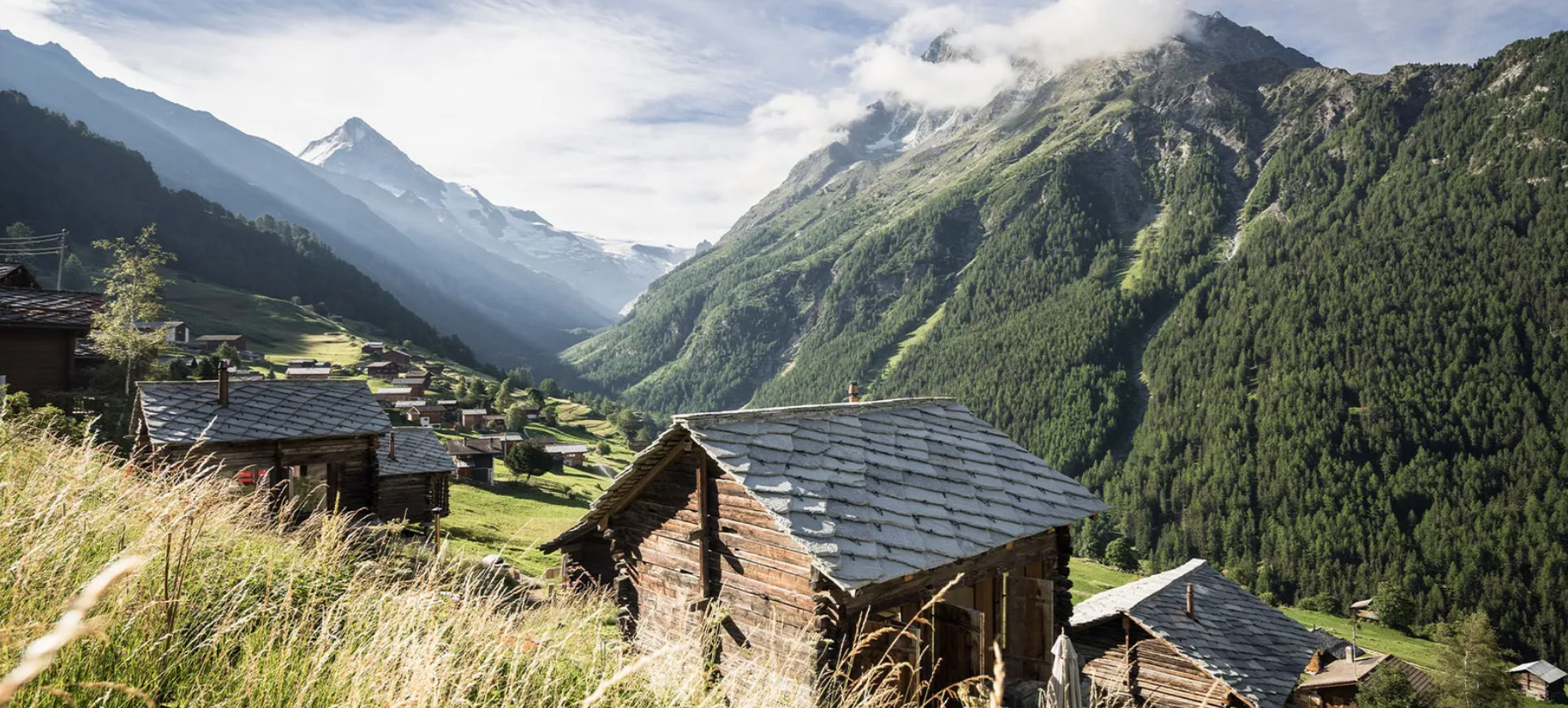 Гениально спроектированные сараи на сваях содержали целые общины в Швейцарских Альпах