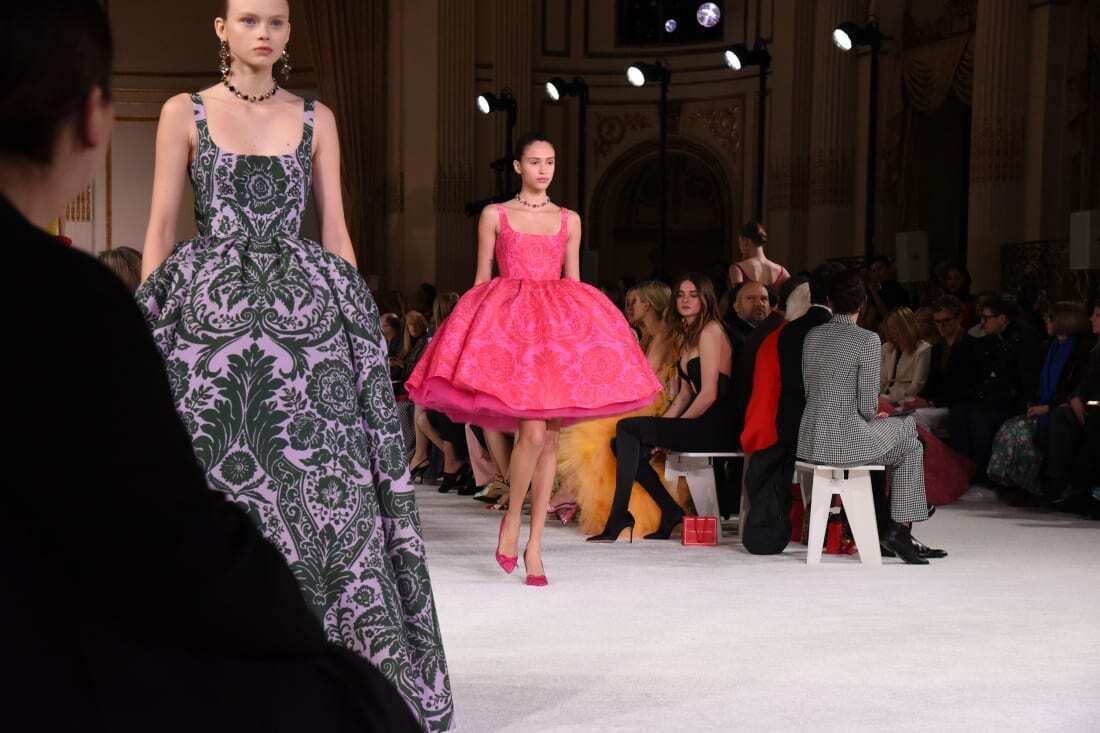 На Неделе моды в Нью-Йорке новые коллекции представляли собой сочетание практичности и причудливости.
