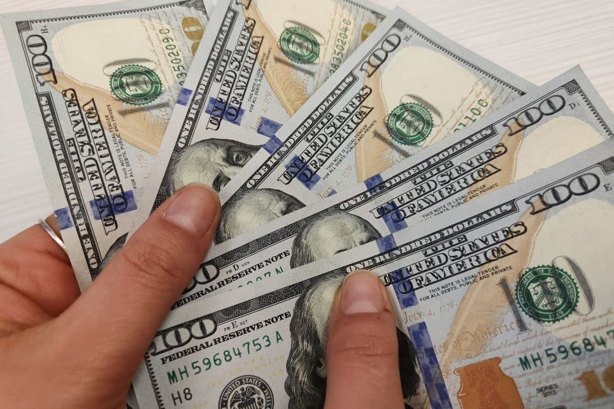 Валютная торговля в России значительно сократилась.