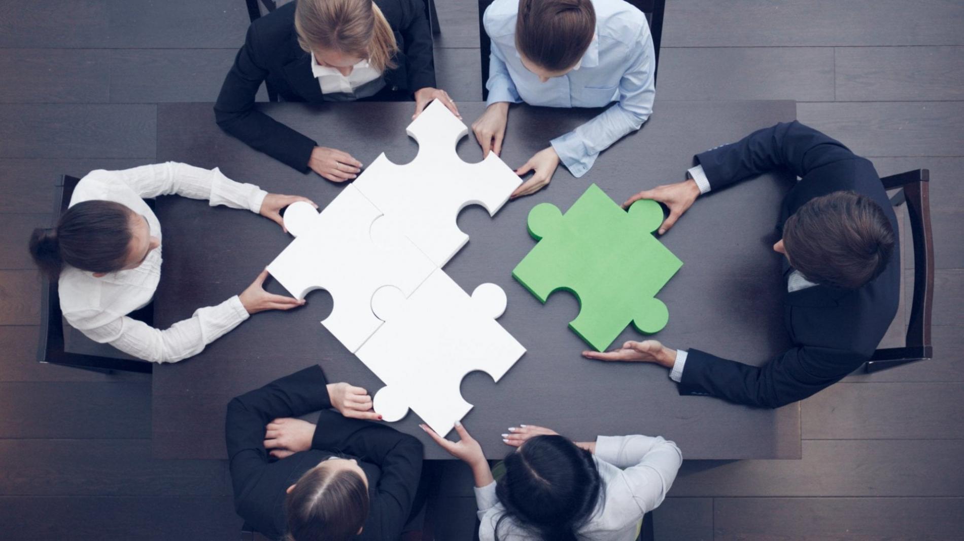 Эффективная коммуникация предполагает четкий и точный обмен информацией между двумя или более людьми