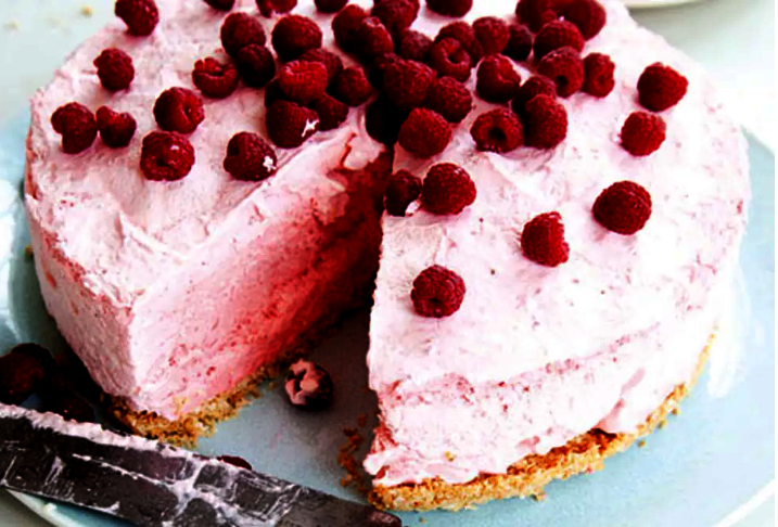 Рецепт клубнично-малинового торта-облака