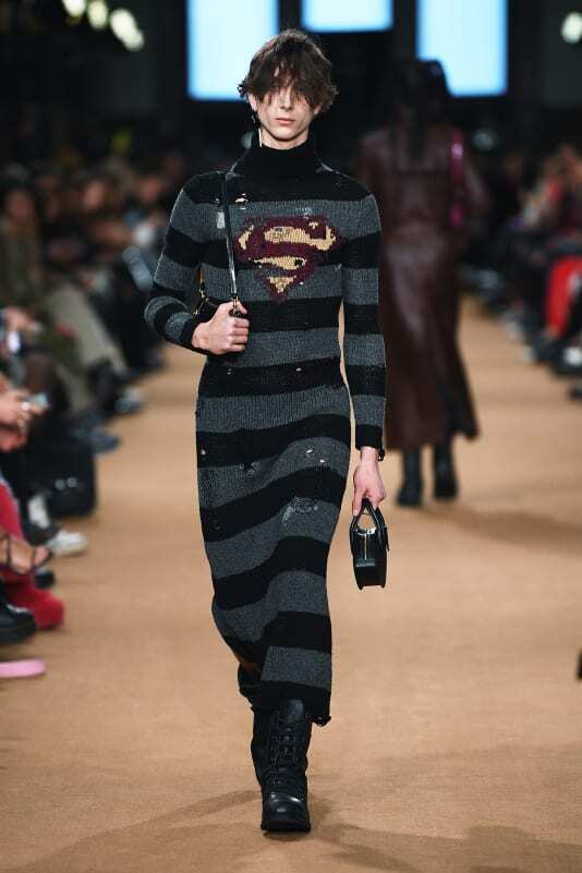 На Неделе моды в Нью-Йорке новые коллекции представляли собой сочетание практичности и причудливости.