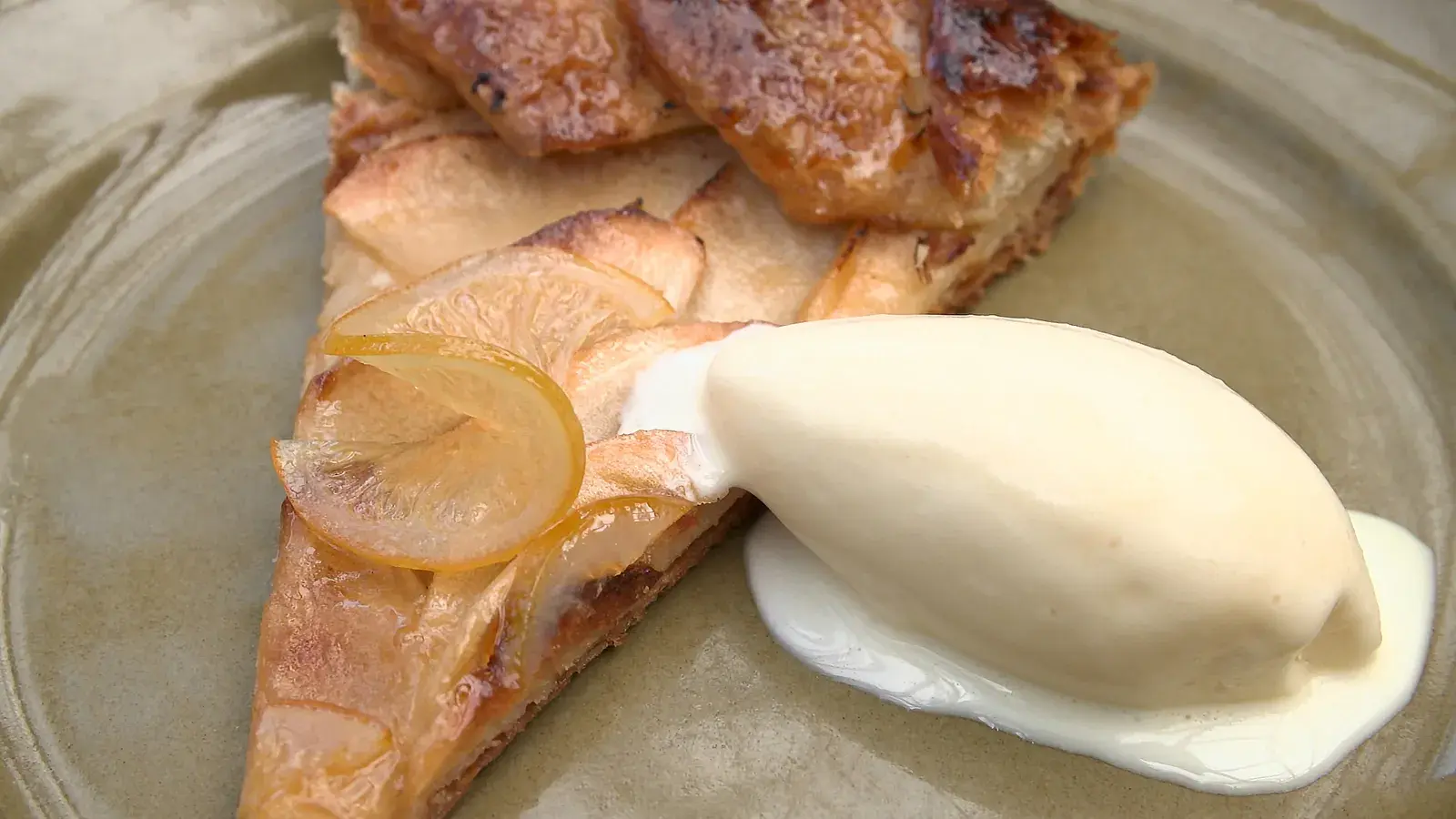 Спустя более 50 лет после открытия своего культового ресторана Chez Panisse защитник медленной еды продолжает оставаться в авангарде перемен