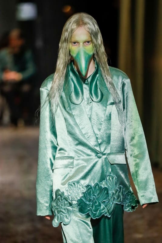 На Неделе моды в Нью-Йорке новые коллекции представляли собой сочетание практичности и причудливости.