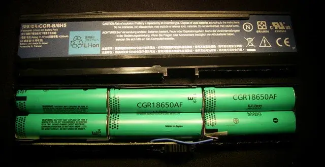 "Можно ли самостоятельно починить аккумулятор ноутбука?".