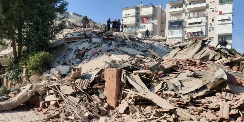 В Турции из-под завалов после землетрясения спасли 45-летнего мужчину, который провел под грудами бетона 278 часов