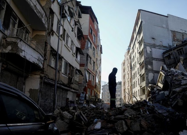 Троих выживших извлекли из-под завалов в Турции через 11 дней после землетрясения