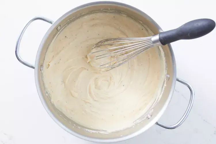 Жареные кусочки макарон с сыром