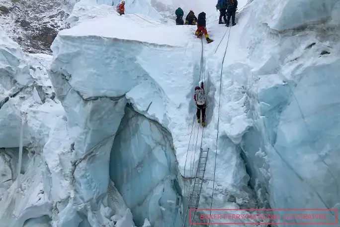 Как на Эвересте установили самую высокую в мире метеостанцию