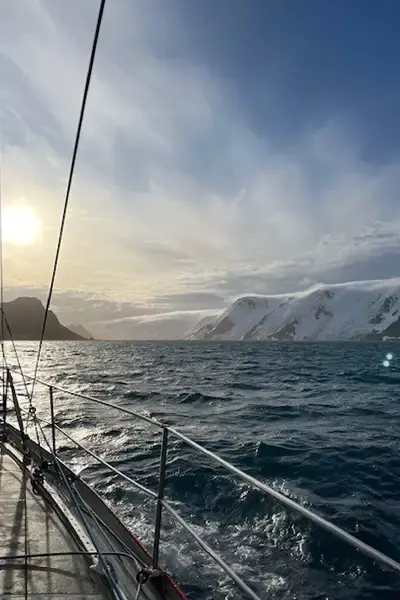 Вдохновляющая суперженщина Лиза установила 10 рекордов в полярной гребной экспедиции.