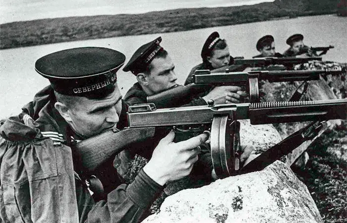 5 образцов оружия ленд-лиза, которое больше всего любили в Красной армии Вчера 2,6K прочитали Споры о том смог бы Советский Союз или нет победить без