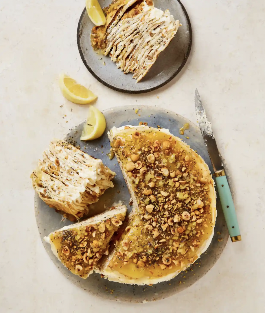 Блинный торт с лимоном, маком и фундуком