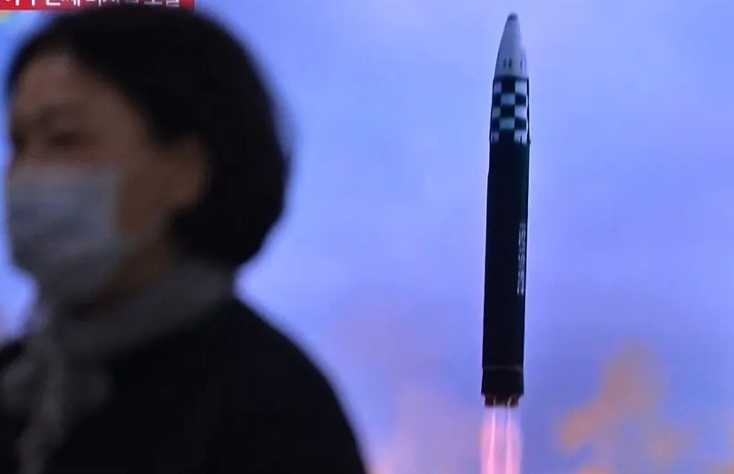 Северная Корея запустила межконтинентальную баллистическую ракету
