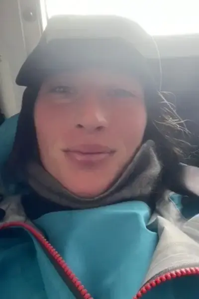 Вдохновляющая суперженщина Лиза установила 10 рекордов в полярной гребной экспедиции.