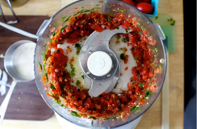 Баклажаны с йогуртом и томатным соусом