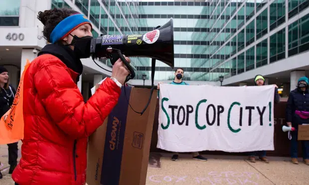 Жители Атланты обратились в мэрию с жалобой на полицейский тренировочный центр "Город полицейских" стоимостью 90 млн долларов.