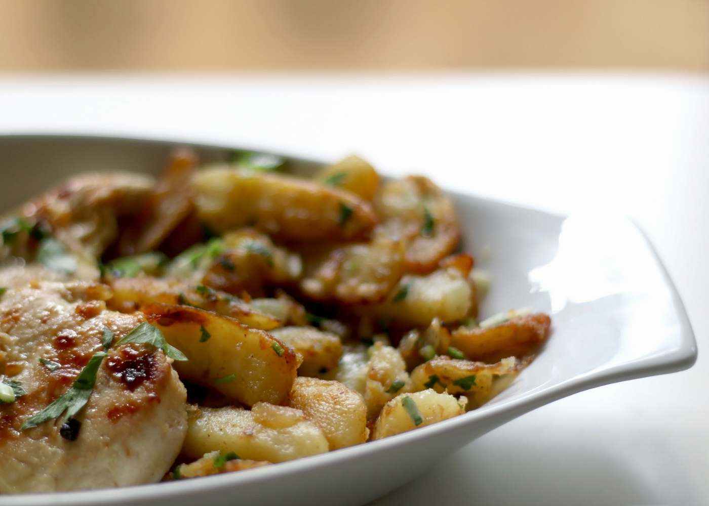 Лионский картофель: маслянистый союз хрустящего корнеплода и тающего нежного лука