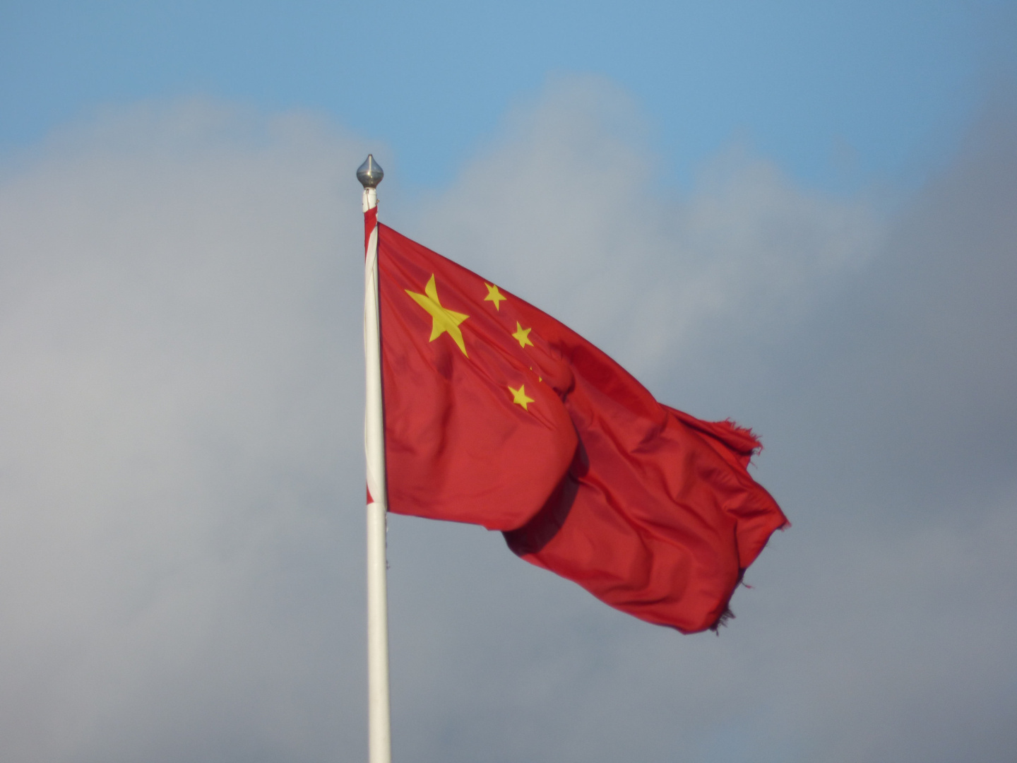 Америка угрожает расправой Китаю, если он будет помогать России.